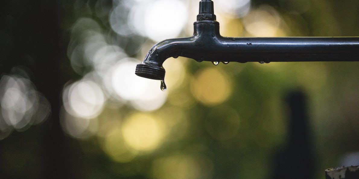 luis-tosta-266667-unsplash water usage at home header image