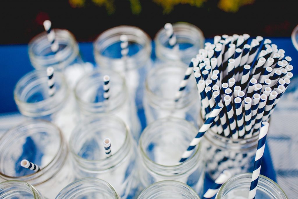 plastic-free body image 3 - paper straws in glass jar