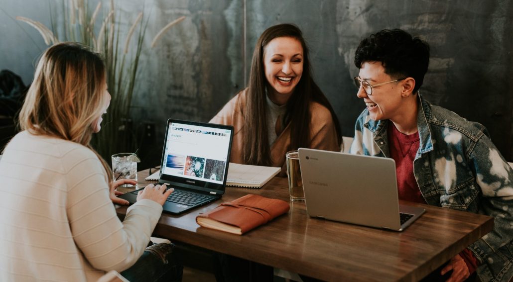 brooke-cagle-g1Kr4Ozfoac-unsplash a conscious organisation come together for a meeting